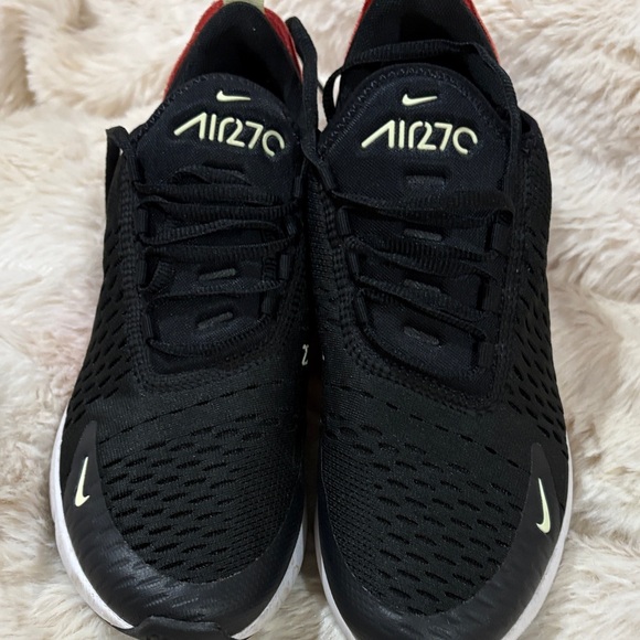 Nike Air Max 270 Black and Coral Sneakers NEW - Picture 3 of 9